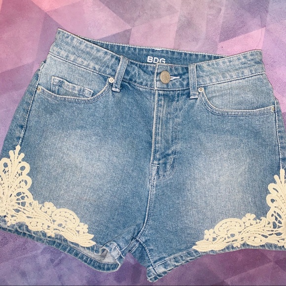 🩳URBAN OUTFITTERS BDG HIGH RISE ‘ERIN JEAN SHORTS - Picture 5 of 5